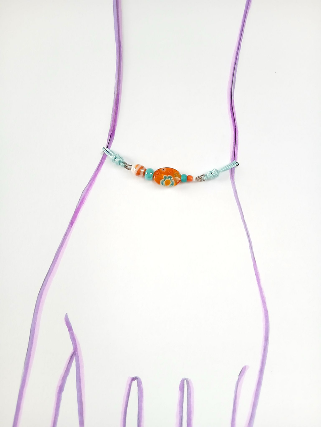 Bracelet upcyclé - Pièce unique - Lacet bleu ciel et perles florales orangée