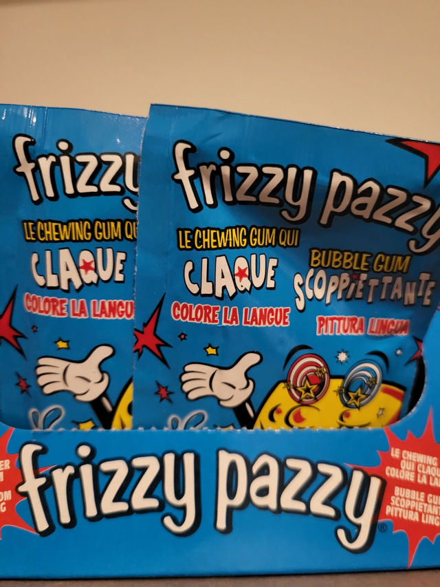 Frizzy pazzy fraise qui colore la langue