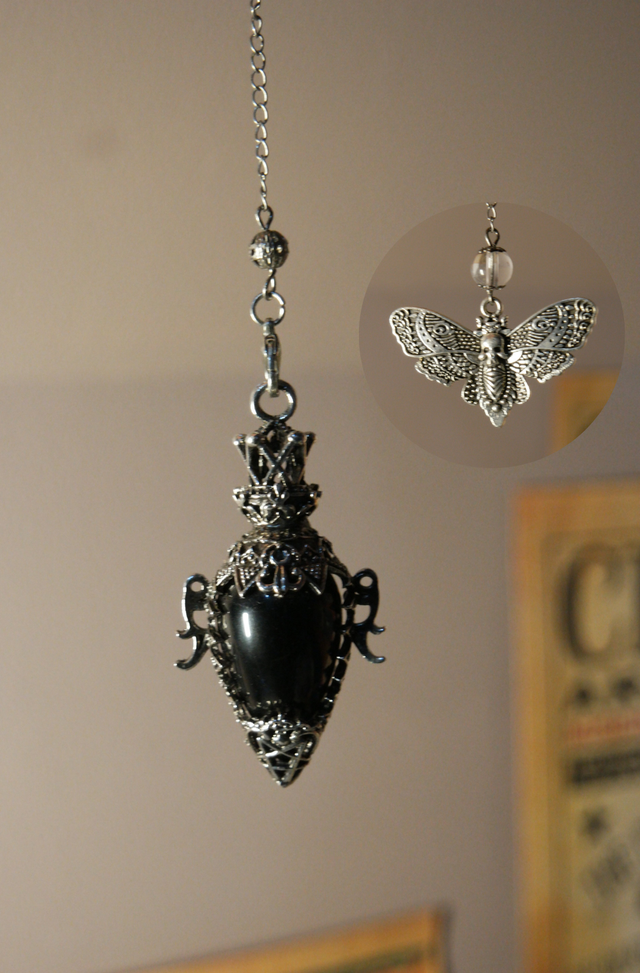 Pendule divinatoire métal style gothique