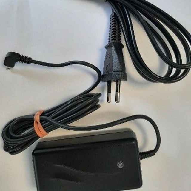 Chargeur secteur batteries LED filaires