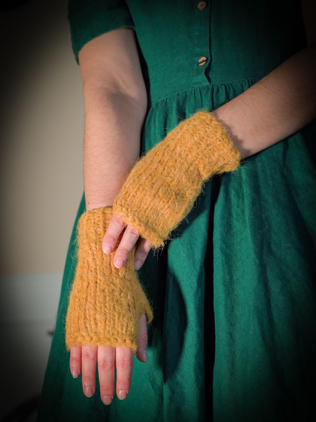 Mitaines en laine d'alpaga et mérinos tricotées à la main jaune curry