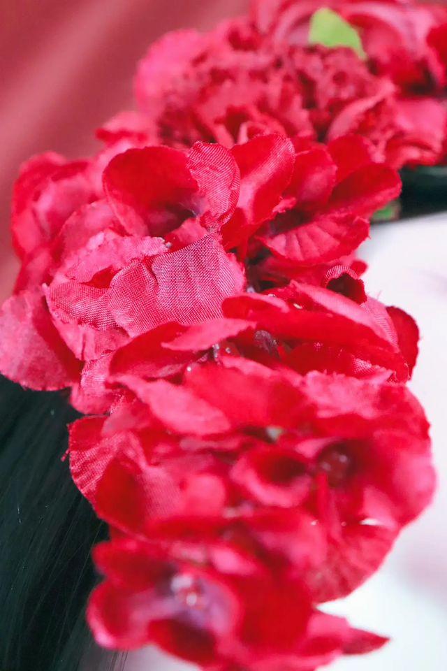 Hair flowers • Red waterfall