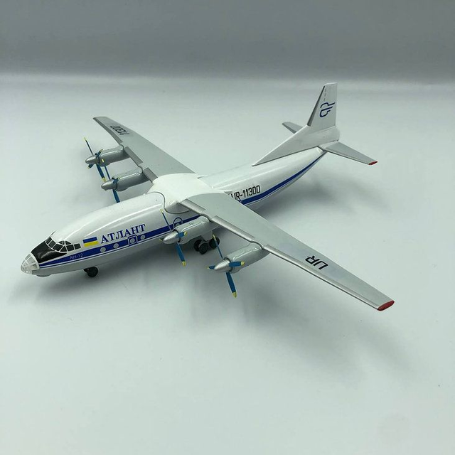 Antonov An-12 Atlant UR-11300 