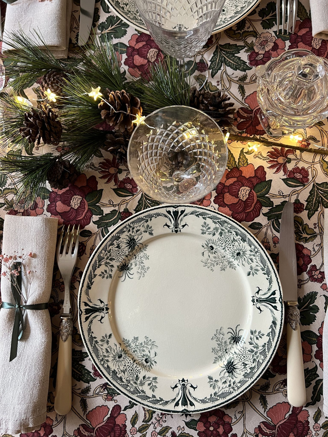 MOLIERE - Suite de 6 assiettes plates signées Sarreguemines - Terre de Fer