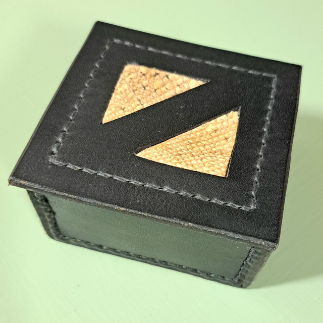 Nahkarasia kalannahkakoristein