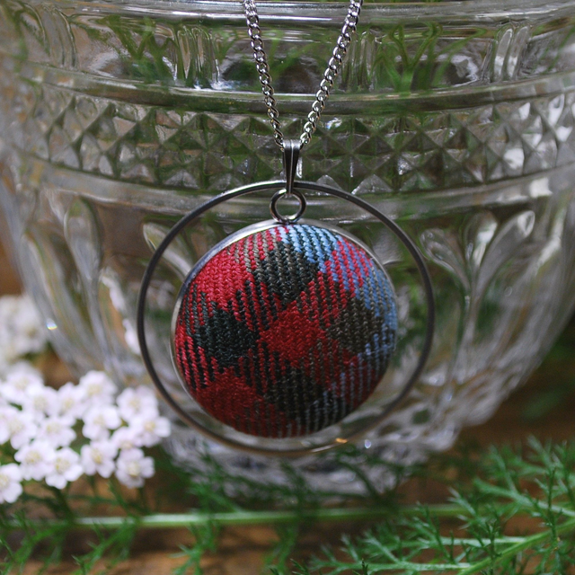 Collier Gordon red muted