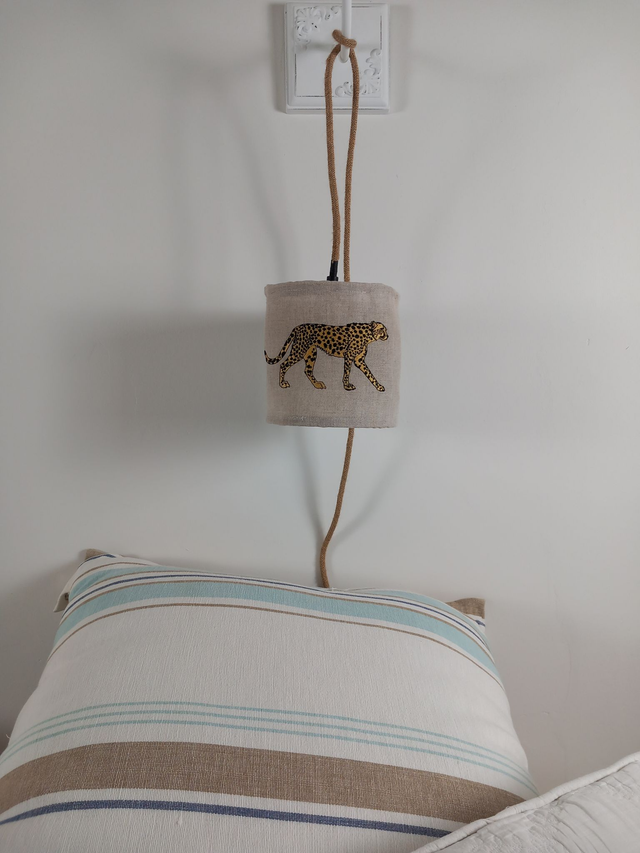 Abat-jour lampe baladeuse en lin brodé - broderie Guépard diamètre 15 cm