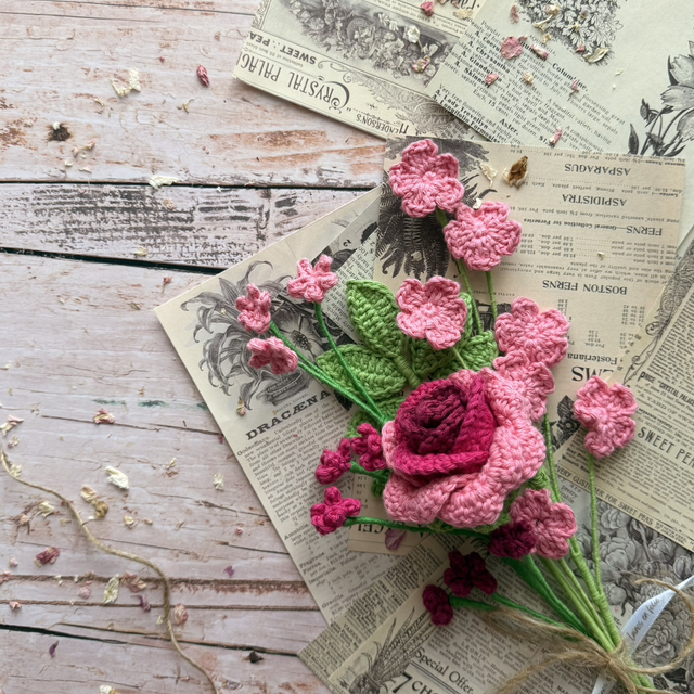 Bouquet rose dégradée, myosotis et gypsophile
