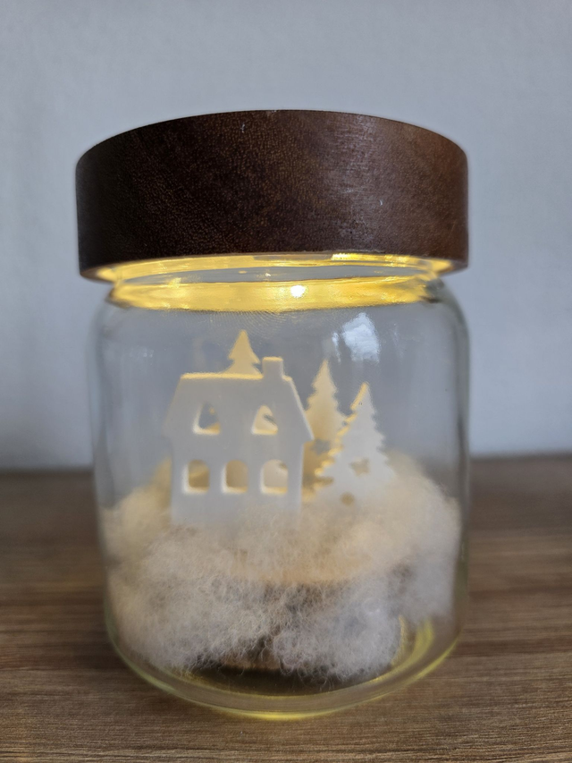Winterlandschaft im Glas mit Beleuchtung