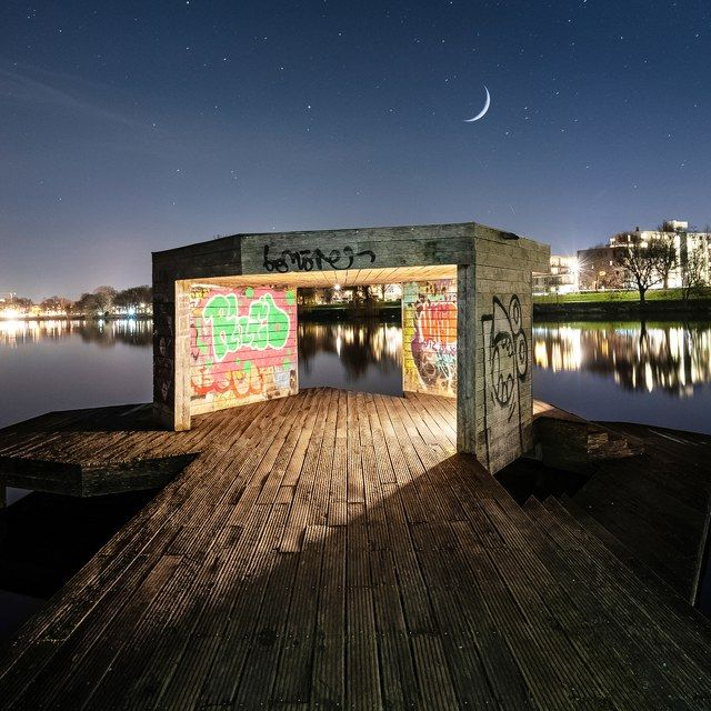 Jorge-Pardo-Pier bei Nacht