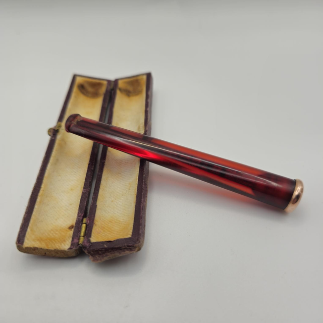 Fume cigarette années 20-30