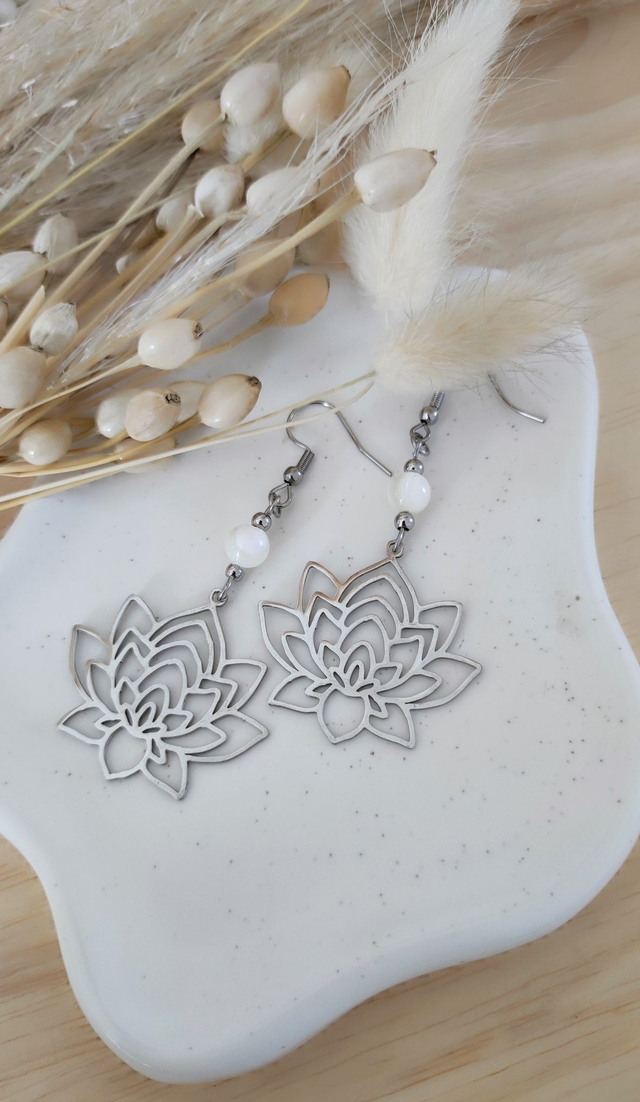 Boucles d'oreilles Fleur de lotus et Nacre