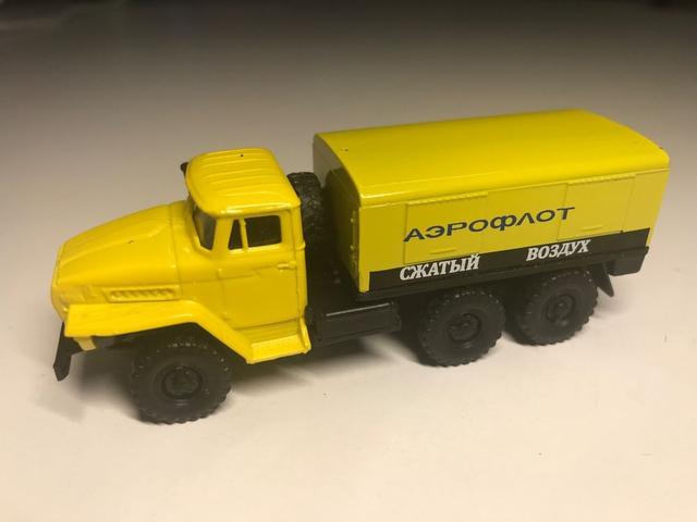 Ural 4310 Generator Aeroflot 1/87