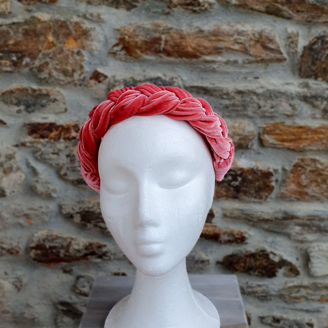 Diadema trenzada en terciopelo coral Ava