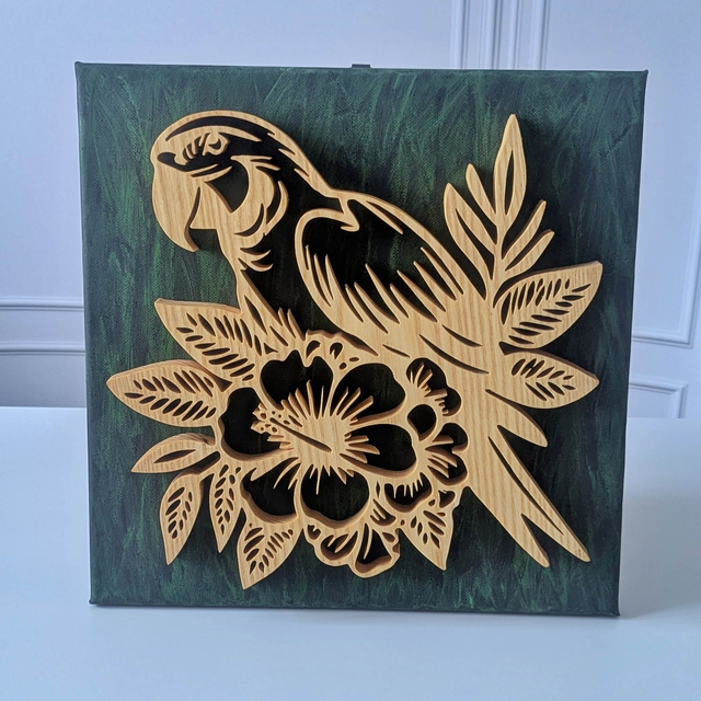 Perroquet en frêne sur toile peinte