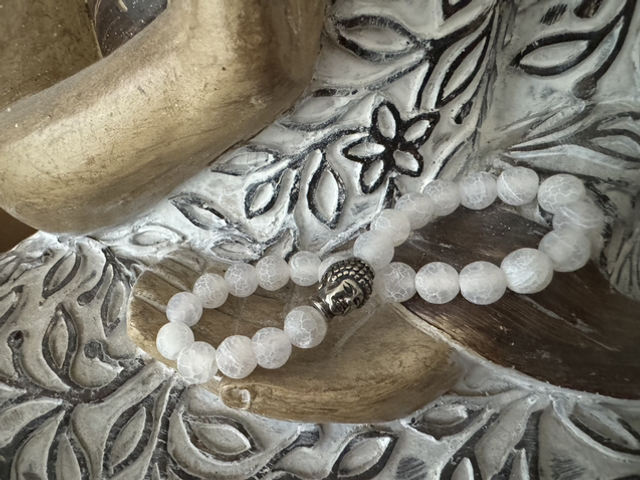 Armband weißer Achat geeist Edelstahl Buddha Kopf metallfarbend