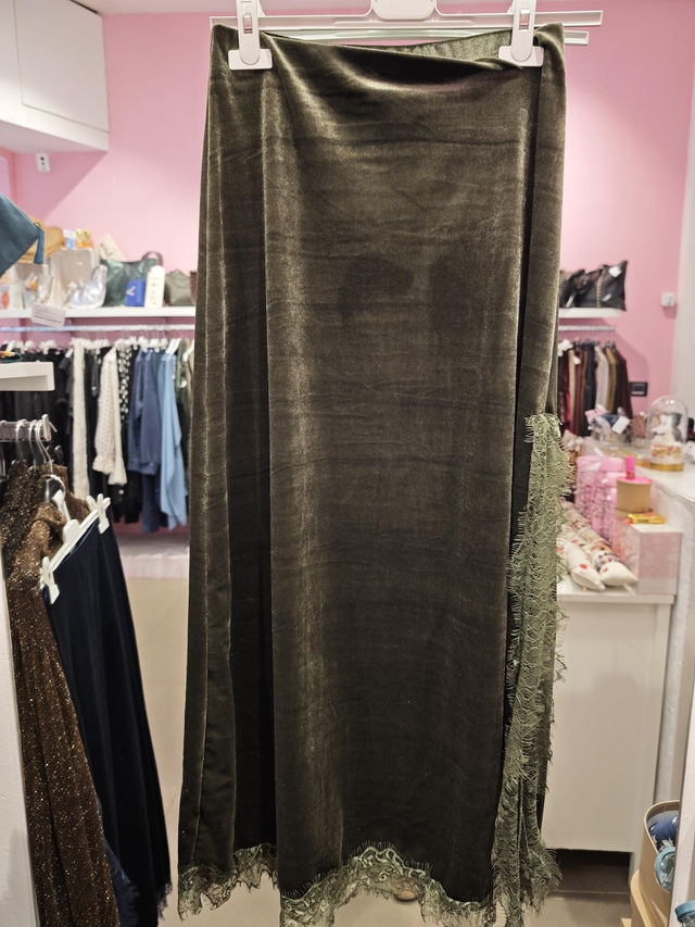 Falda Terciopelo Encaje Lateral