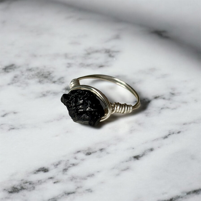 Pierścionek surowy turmalin rozmiar 18