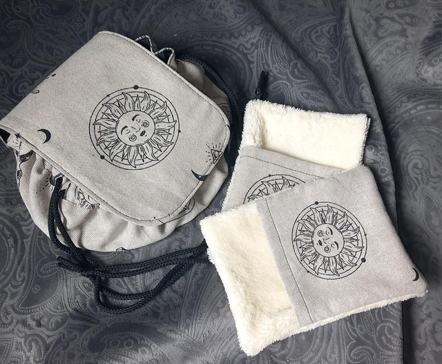 Douce Aura – Trousse de maquillage avec gants démaquillants.