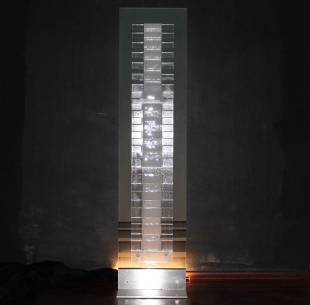 12 Glasobjekt "scalam" . 30 x 126 cm