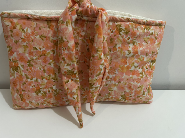 Pochette livre broché fleurie orange