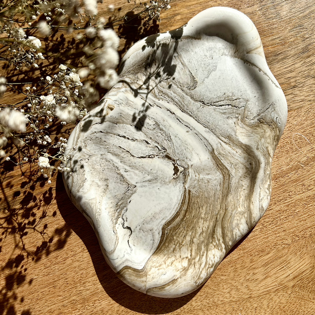 Plateau ondulé, effet marbre beige