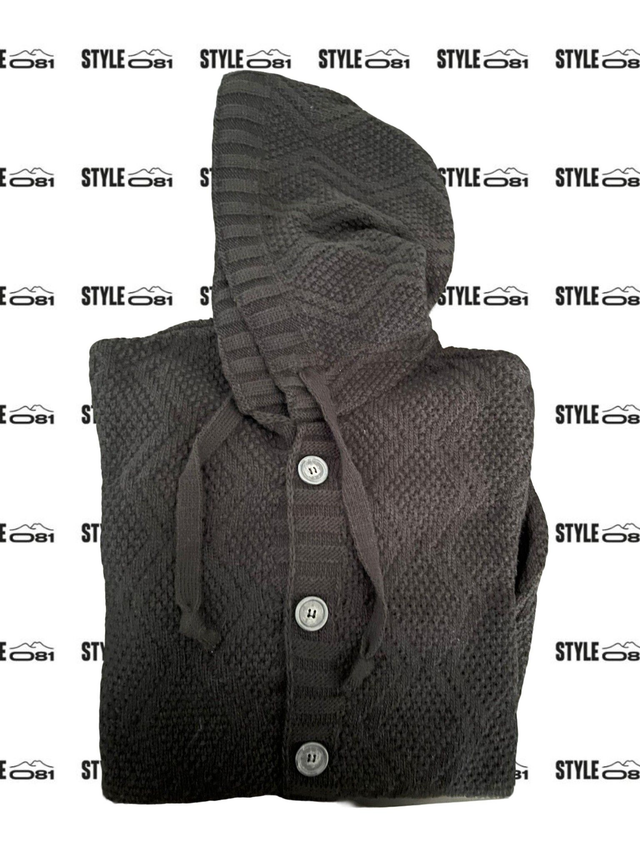 MAGLIONE CON BOTTONI E CAPPUCCIO