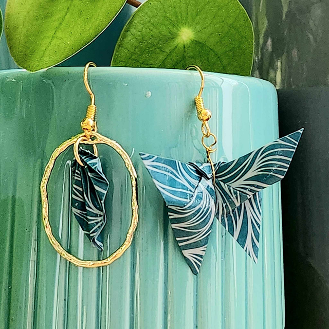 • LES DIFFÉRENTES – boucles d&#039;oreilles asymétriques en origami