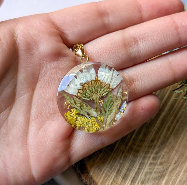 Colgante de margarita prensada 