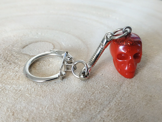 Porte-clés tête de mort rouge