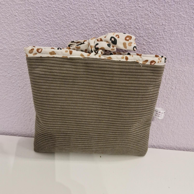 Housse à livre où a tablette 