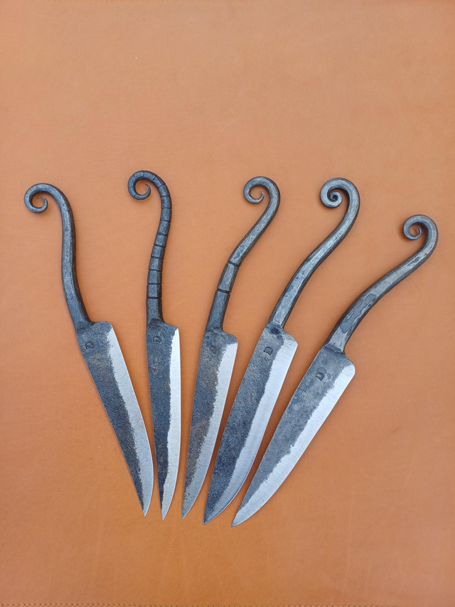 Couteau d'office " Brut de forge"