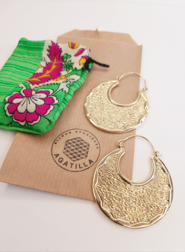 BOUCLES D&#039;OREILLES PLEINES MARTELÉES AFRIQUE