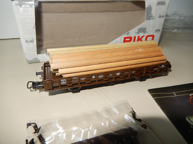 wagon plat bois Piko 72080 H0