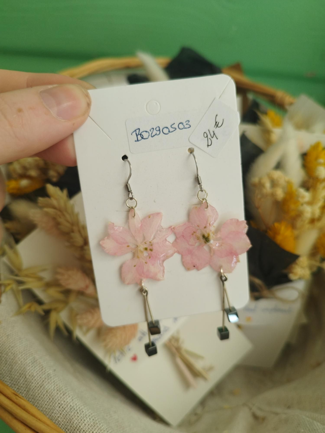 Fleurs de cerisier pendantes 