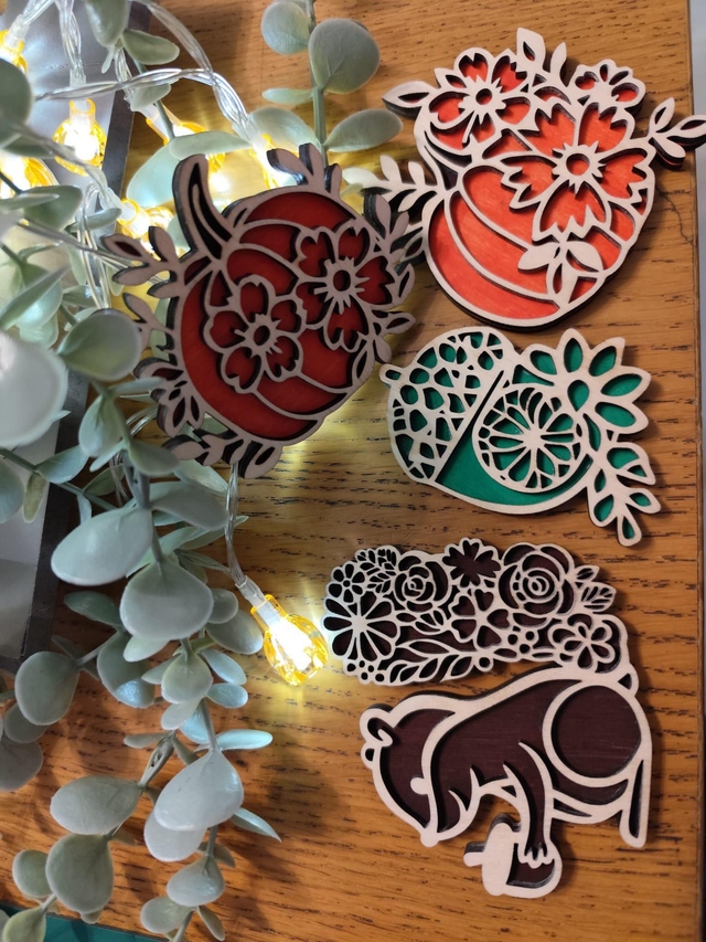 Décoration automnale en bois – Écureuil, Citrouille ou Gland fleuri 🍂