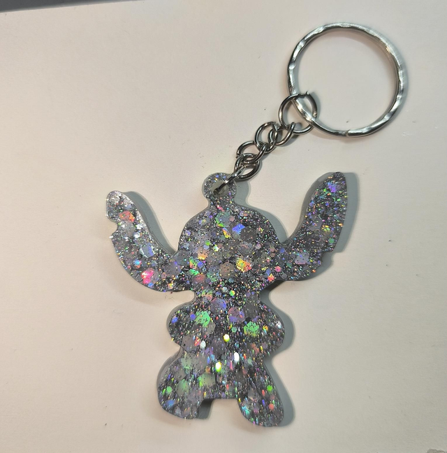 Porte clés Stitch argenté holographique 