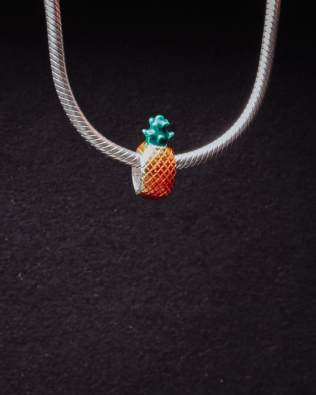 Berloque prata abacaxi