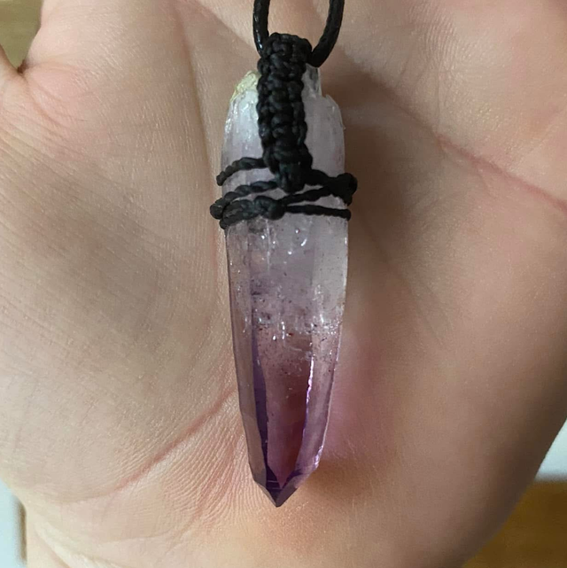 Pendentif en macramé et Améthyste de Vera Cruz (Mexique)