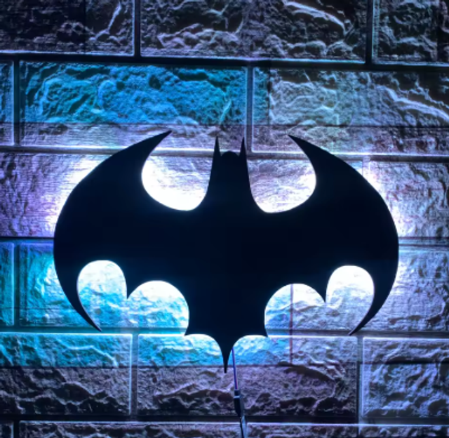 LED wandlamp meerkleurig op USB - Batman logo