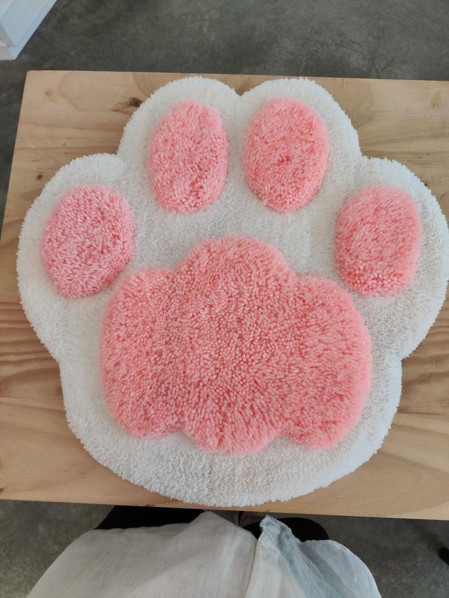 Patte de chat fluffy