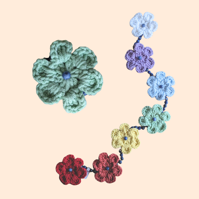 Guirlande de chakras "Fleurs & sodalite"