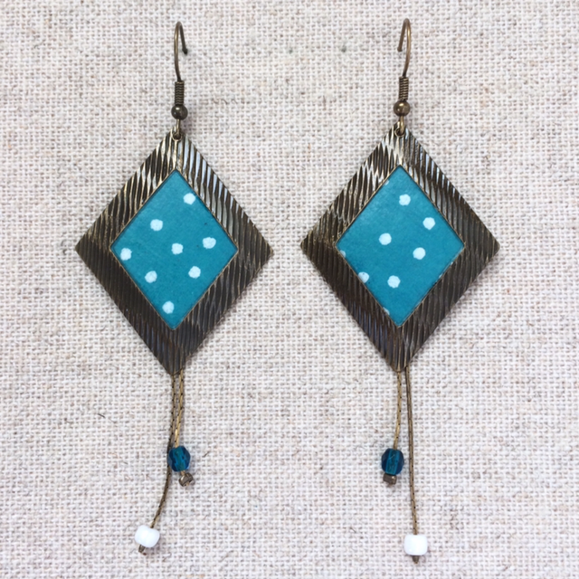Boucles d’oreilles « Dièses » bronze, papier bleu turquoise à pois blancs 