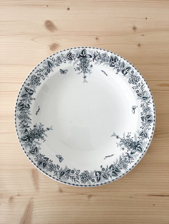 Plat creux ancien en terre de fer – Modèle Stella – Faïencerie d'Onnaing