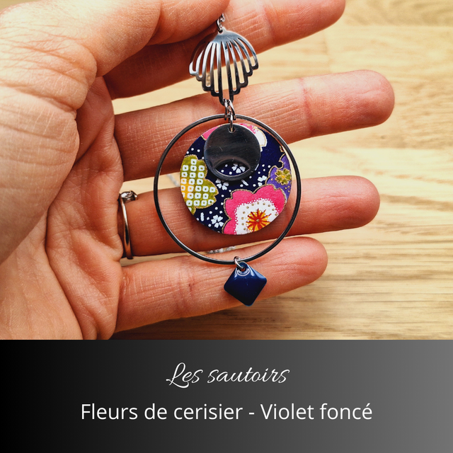 Collier sautoir Olympe - Violet foncé, fleurs de cerisiers