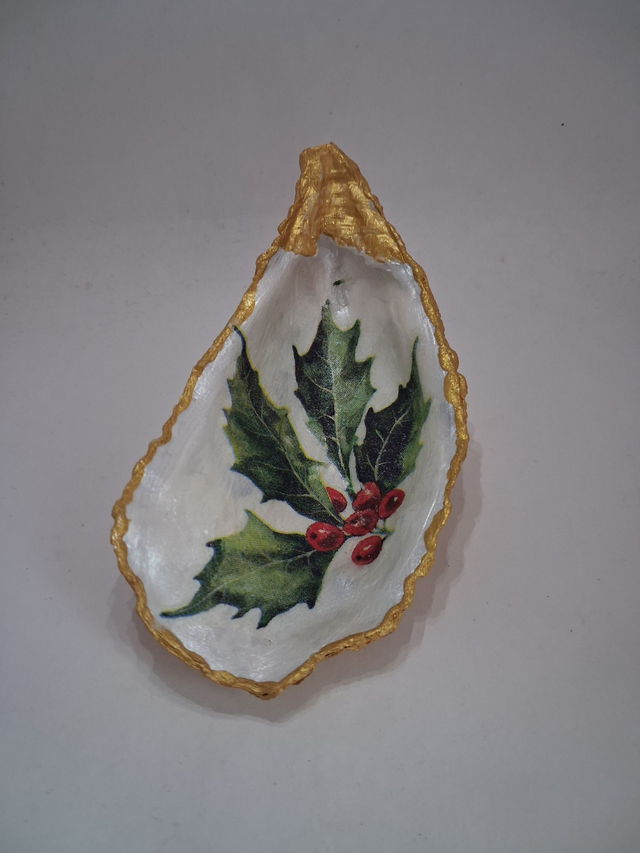 Holly design trinket dish