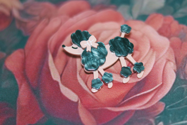 Broche • Caniche noir