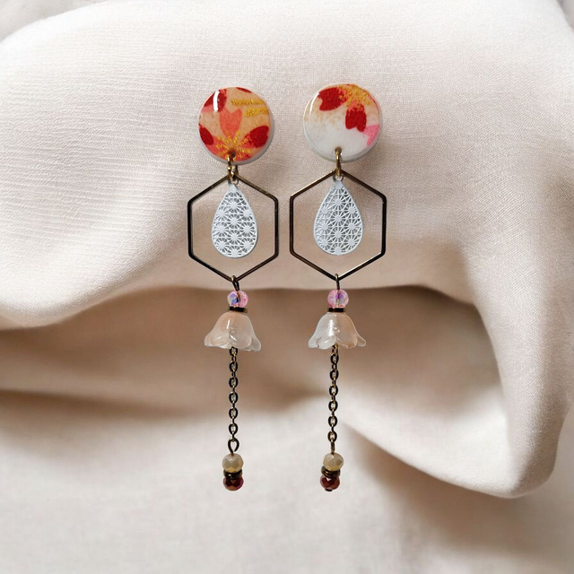 Boucles d'oreilles pendantes motifs japonais pêche et bordeaux