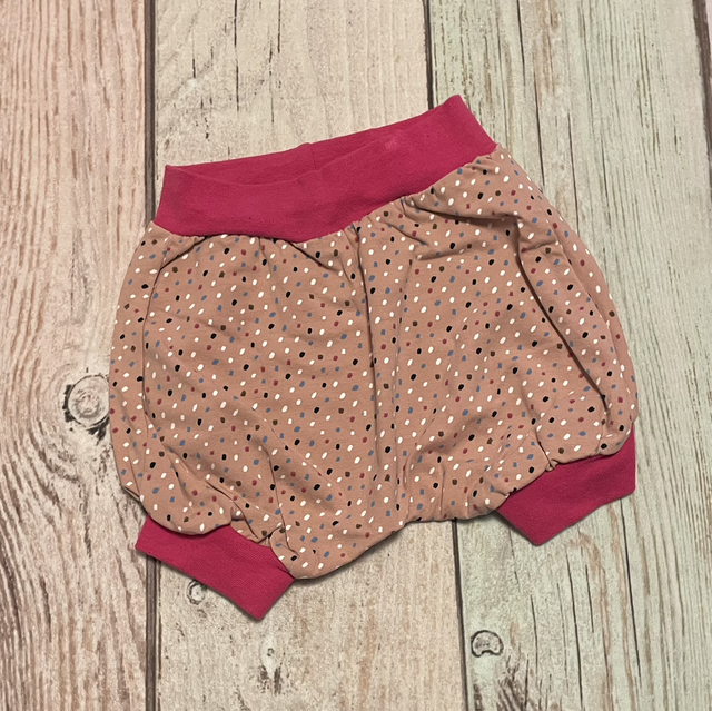 Sommershort, Größe 98, Punkte 