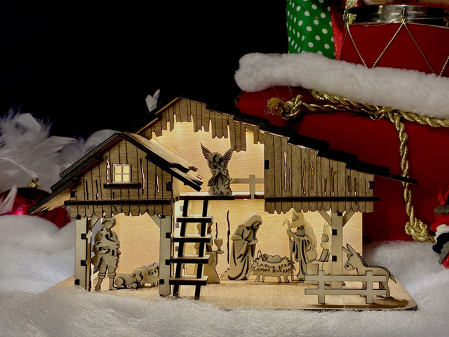 Crèche de Noël en bois bi-colore avec LED